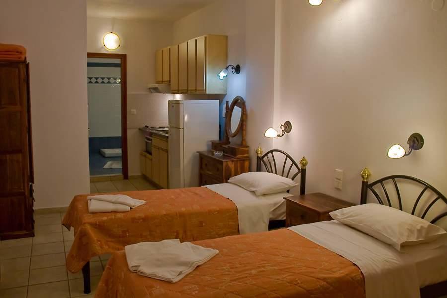 Hermes Hotel Vromolimnos Exterior photo