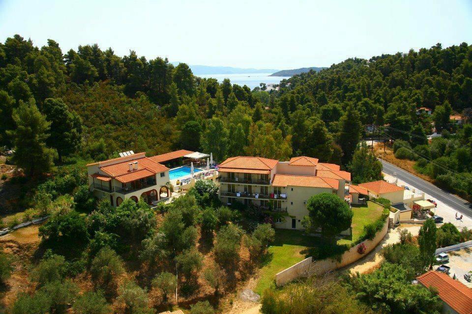 Hermes Hotel Vromolimnos Exterior photo