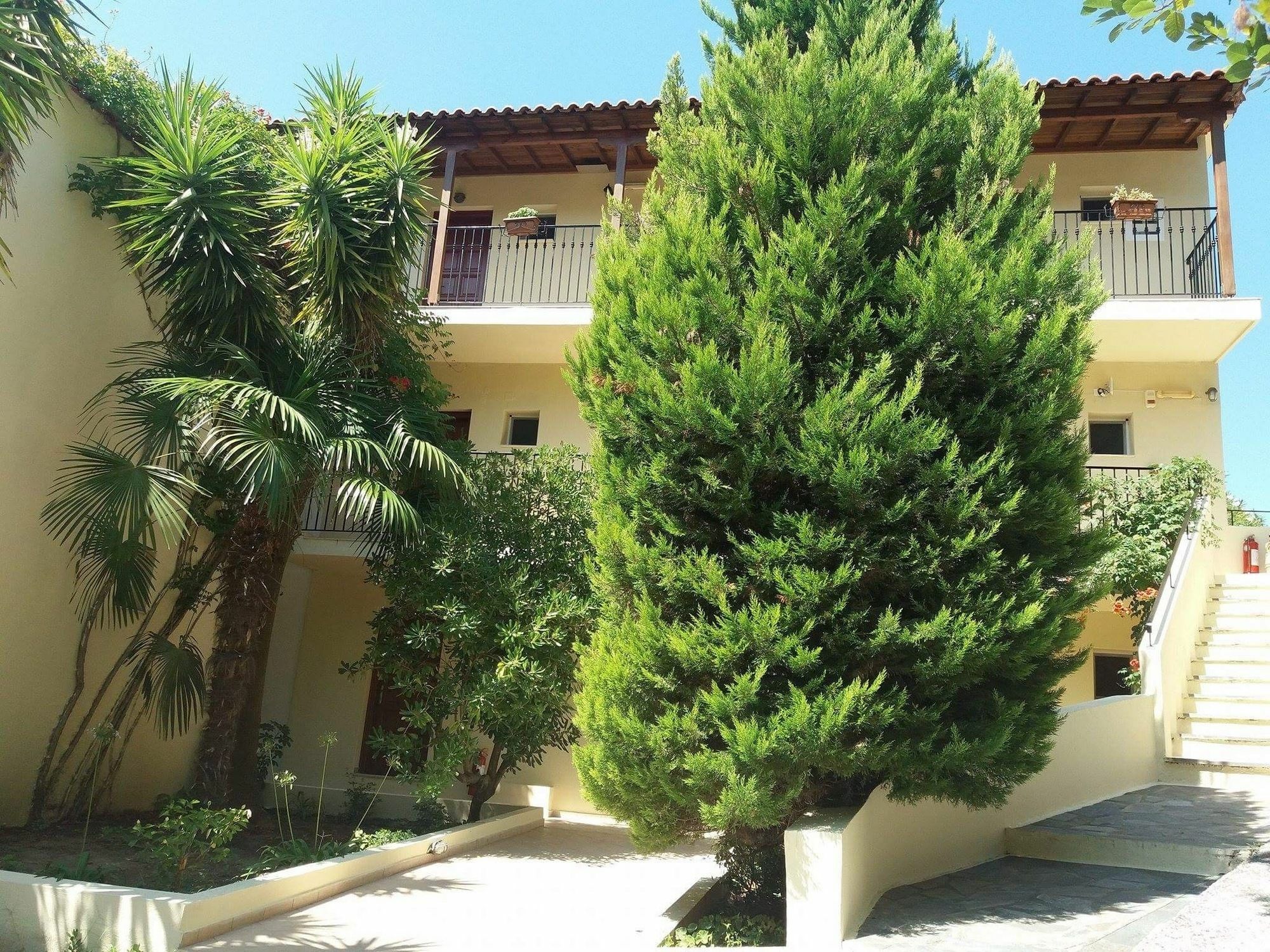 Hermes Hotel Vromolimnos Exterior photo