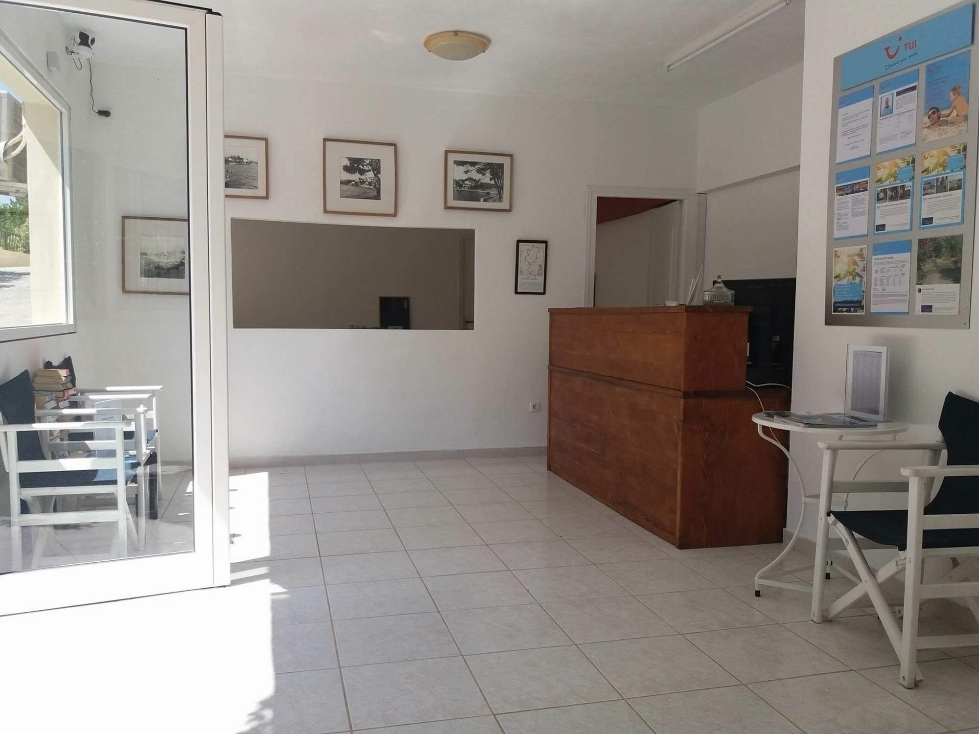 Hermes Hotel Vromolimnos Exterior photo