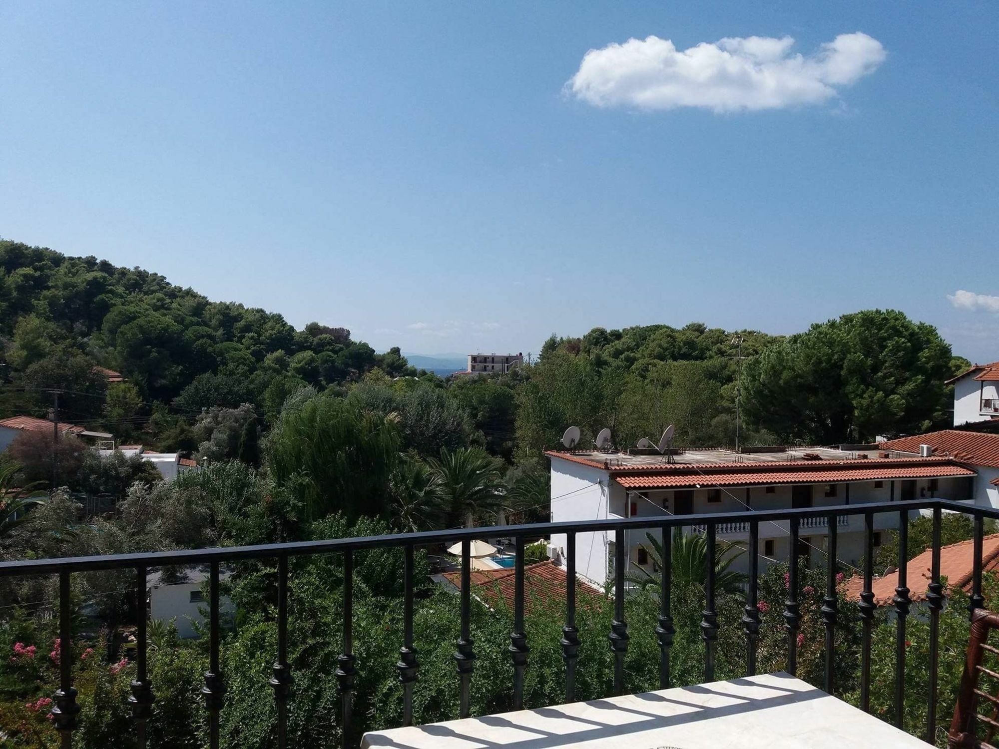 Hermes Hotel Vromolimnos Exterior photo