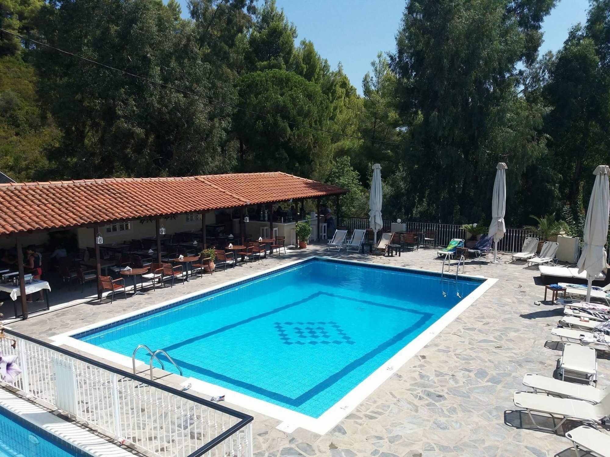 Hermes Hotel Vromolimnos Exterior photo