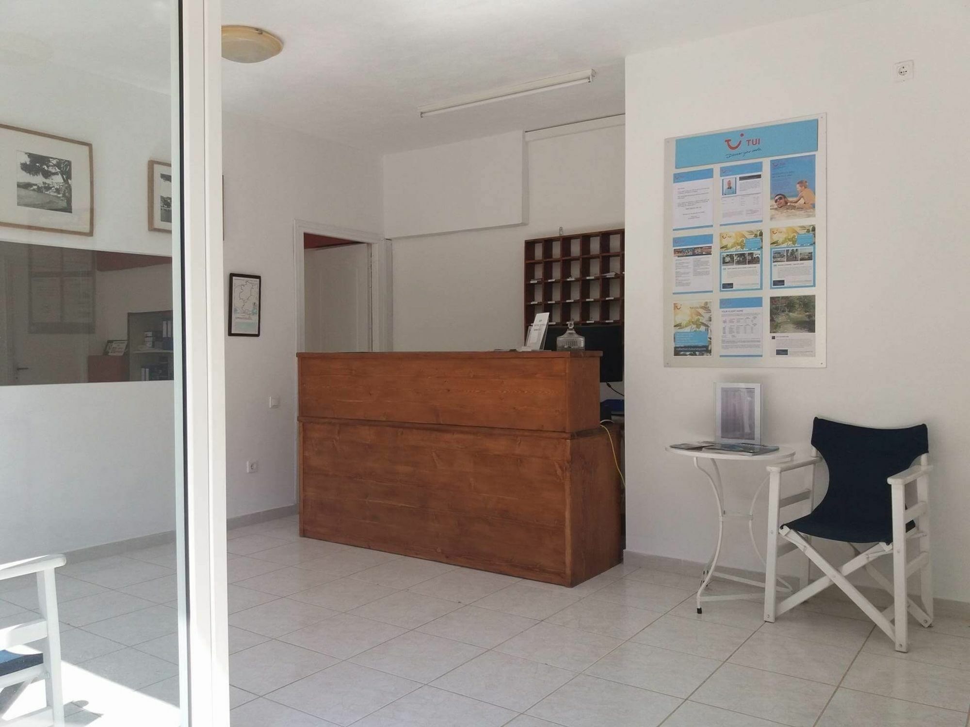 Hermes Hotel Vromolimnos Exterior photo